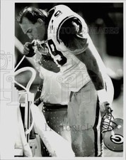 Press Photo Green Bay Packers Football Player Tony Mandarich Drinking Water