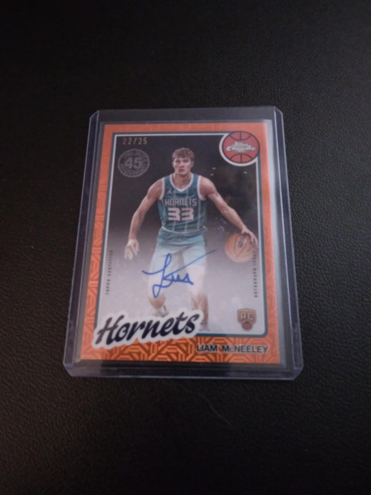 2025-26 Topps Liam McNeeley Orange Chrome Silver Pack On Card Auto /25 Hornets