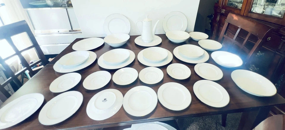 De colección 31 Piezas Carlton Plymouth 303 China Blanco, Blanco Borde de Pergamino Forrado en Plata Foto 2 de 4