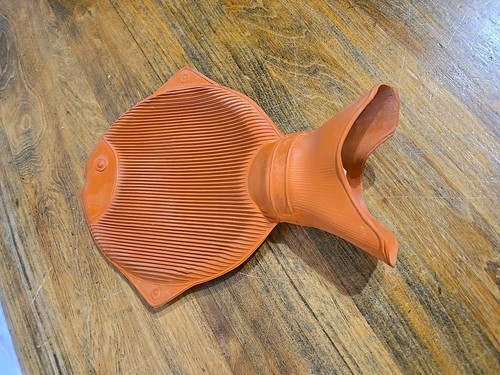 Vintage rara bottiglia acqua calda 11" Art Decò gomma pesce arancione Francia - Foto 2 di 5