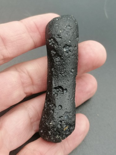 Tektite Indochinite intact Dumbbell 32,27g / 7,3cm Meteorite Impact Glass - Picture 15 of 15