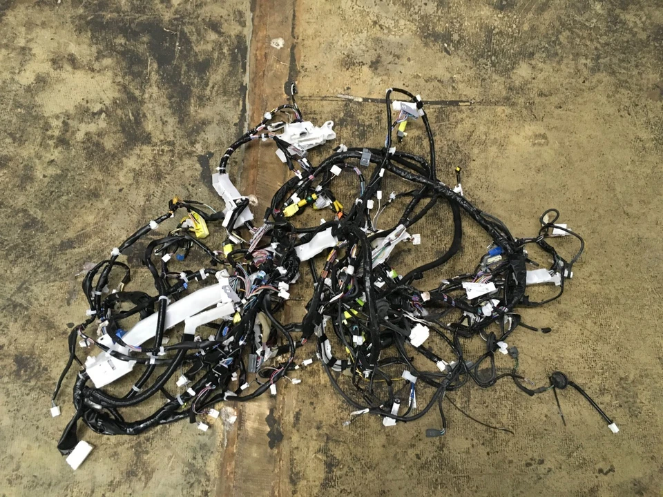 Chicote de fios de instrumentos Toyota Prius Prime 2017-2021 fabricante de equipamento original. - Imagem 3 de 4