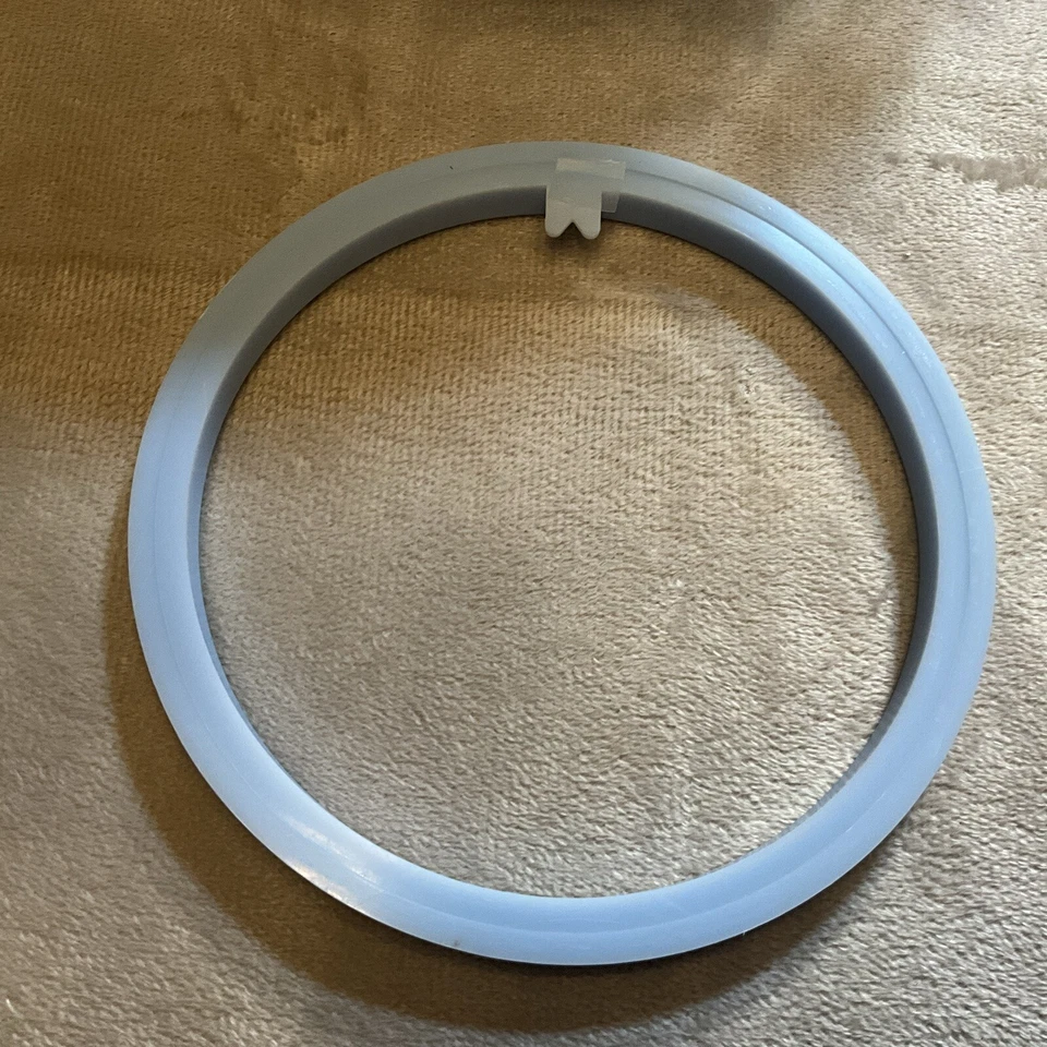 12 Pcs 5” Plastic Embroidery Hoops Circle Cross Stitch Hoop Ring for Crafts - Image 3 of 3