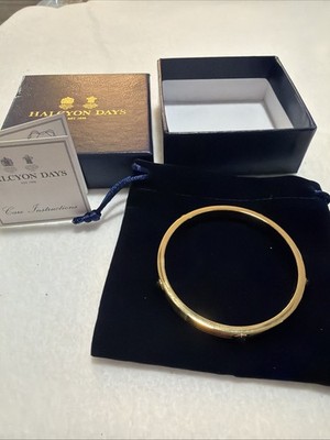 HALCYON DAYS RIBBED CABOCHON BANGLE 