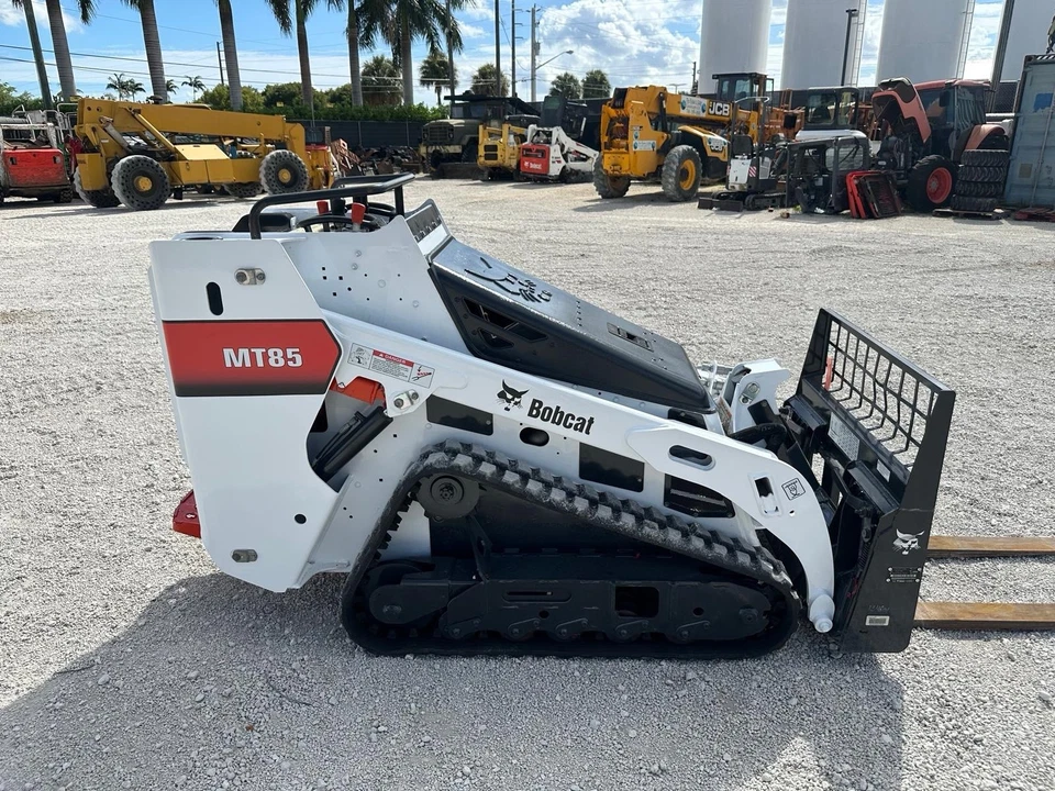 Bobcat MT85 2020 mini soporte sobre minicargadora nuevas pistas y piñones - pocas horas Foto 4 de 4