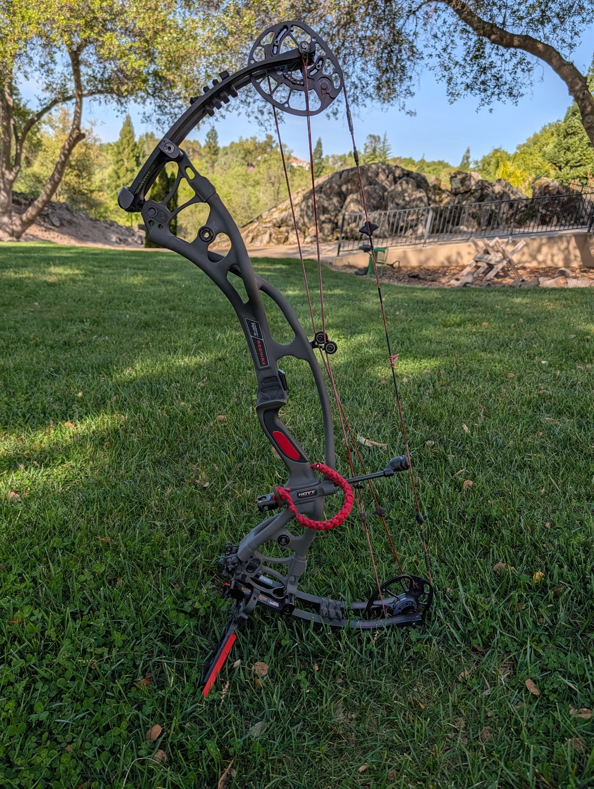 Hoyt Carbon RX-4 ULTRA Compound Bow - RH - 55-65# - 27-30”
