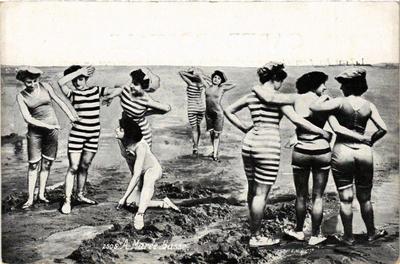 Old postcard AK low tide BATHING BEAUTIES (379757)