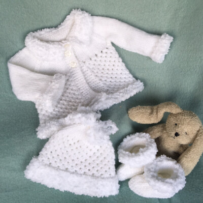 Handgestrickter Baby Mantel und Mütze Bootie weiß Teddybär/Schneeflocke Garn Neugeborene