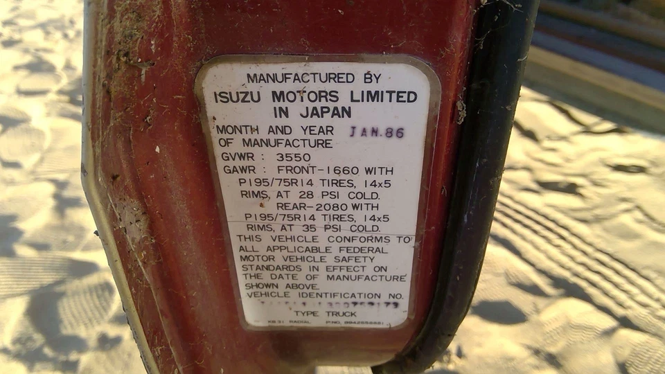 Isuzu Pup Pickup 1986 conjunto de cuello de llenado de combustible con tapa de gasolina OEM Foto 4 de 4