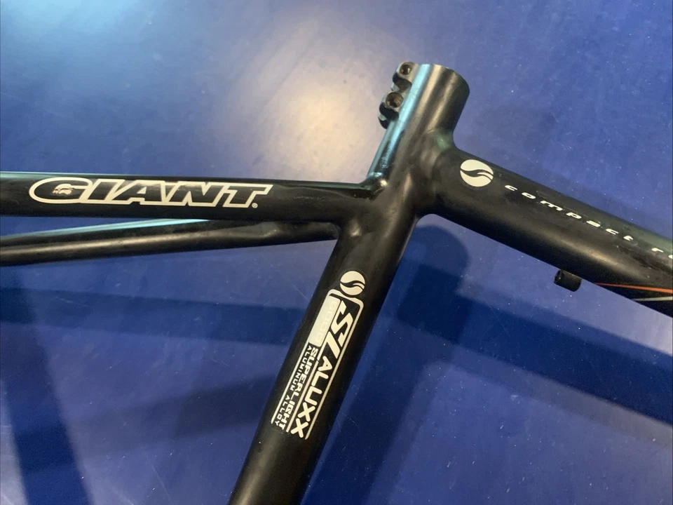 Conjunto de quadro composto GIANT TCR ZERO Aero 44,4 cm - Imagem 3 de 4