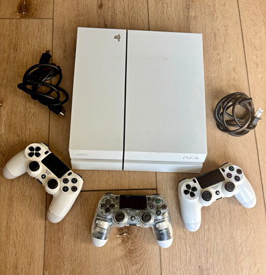 Sony PlayStation 4 PS4 White 500GB CUH-1115A NTSC-U/C w/ 3 Controllers