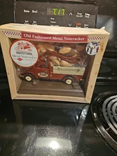 2005 Chestnut Creek Old Fashioned METAL FARM TRUCK NUTCRACKER on Base