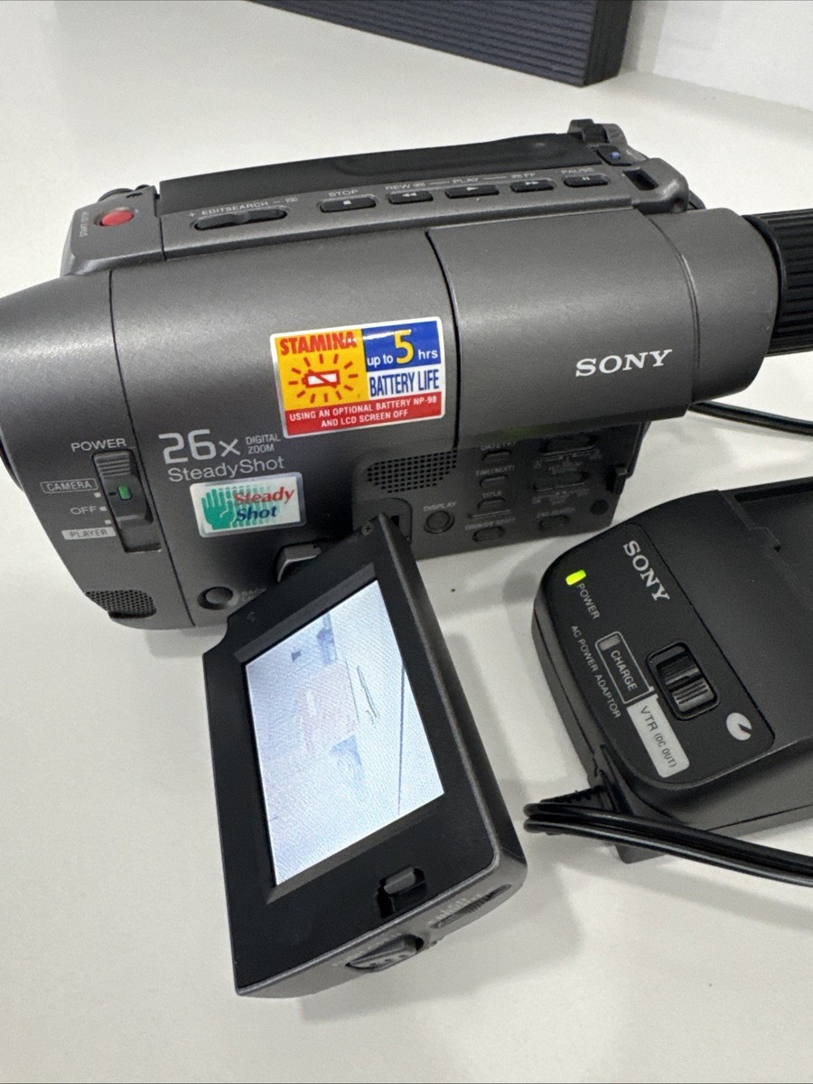Sony Handycam Vision CCD-TRV22 Video 8 8mm Camcorder 26X Digital