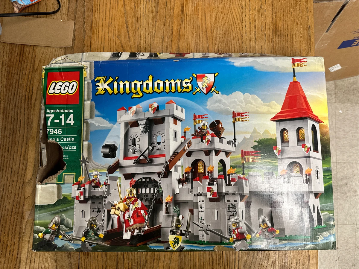 LEGO 7946 KINGDOMS KING'S CASTLE RETIRED (Damaged Box) 673419131032