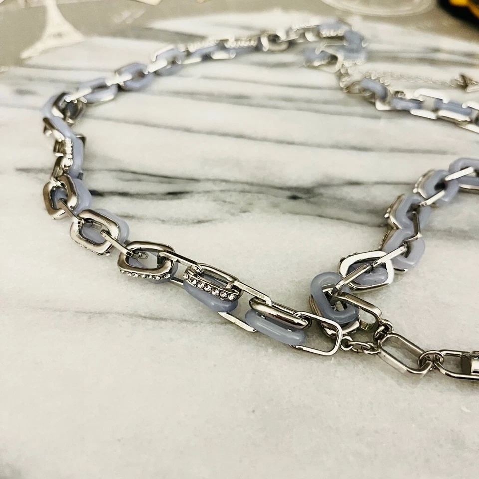 Collar Guess Perro Impuesto Plata Tonificado Metal Azul Acrílico Grueso Cadena Estilo Y2K Foto 4 de 4