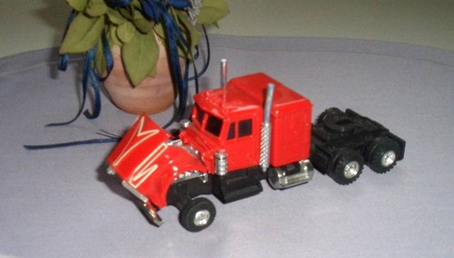 Sattelschlepper - Metall - mit aufklappbarer Motorhaube