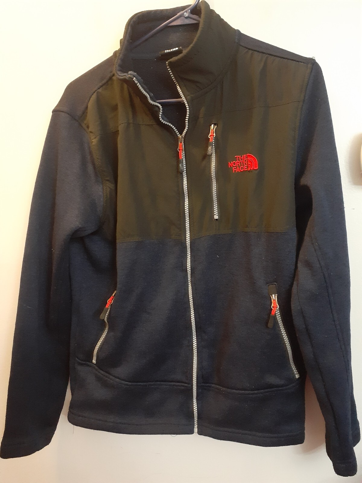 The North Face Small Blue Full Zip Fleece Jacket for Hiking and Casual Wear
