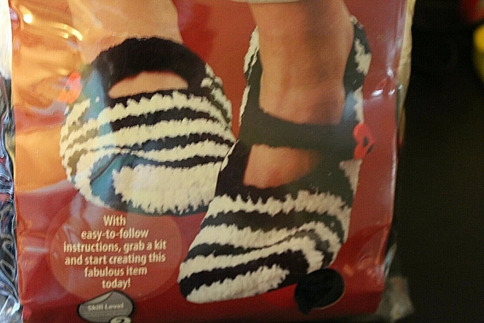 Nuevo Kit de Tejido Calcetines Zapatilla Blanco y Negro Hilo Craft Project -YN -9 Foto 4 de 4