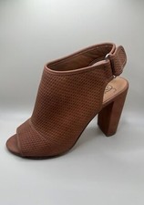 Women  s pumps size 7 beautiful quality and condition
