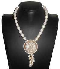 Collana di perle barocche bianche: ciondolo con pietra