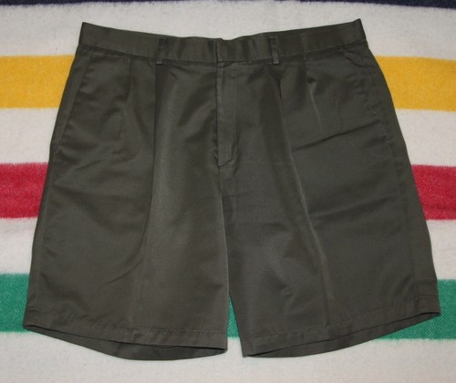 DOCKERS GOLF SHORTS FATIGUE GREEN SIZE 