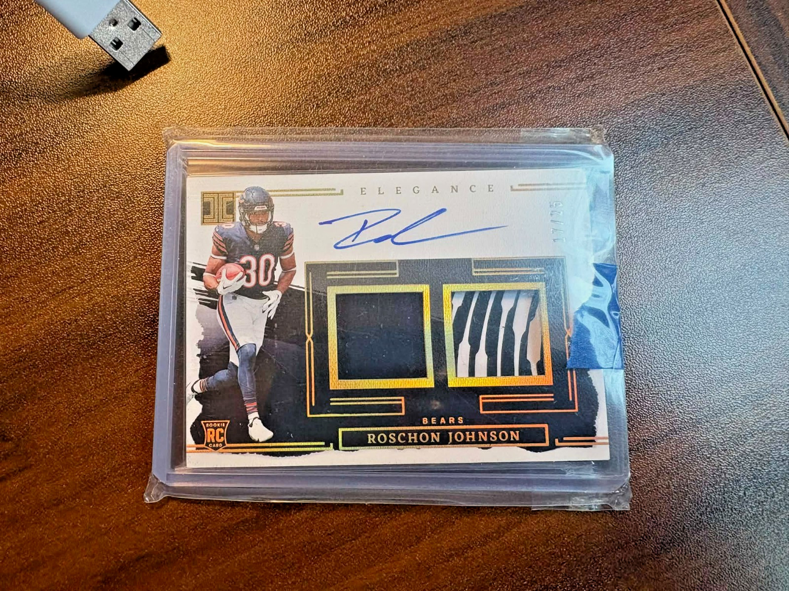 Roschon Johnson Panini Impeccable Elegance Rookie Helmet and Patch Autographs #31 Glove