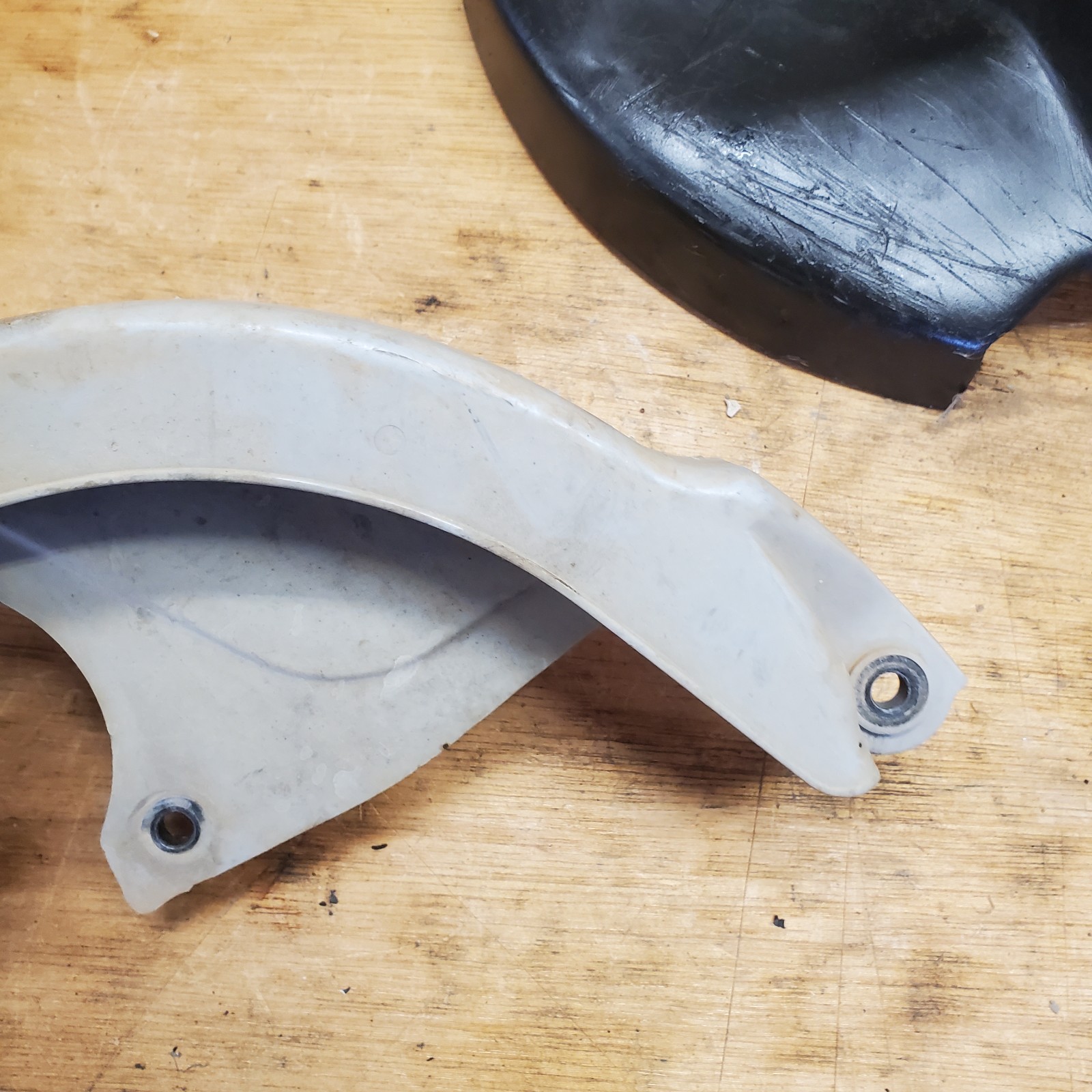 2001 YAMAHA YZ250F BRAKE DISC ROTOR GUARD SHIELD COVER PANEL PLASTIC 