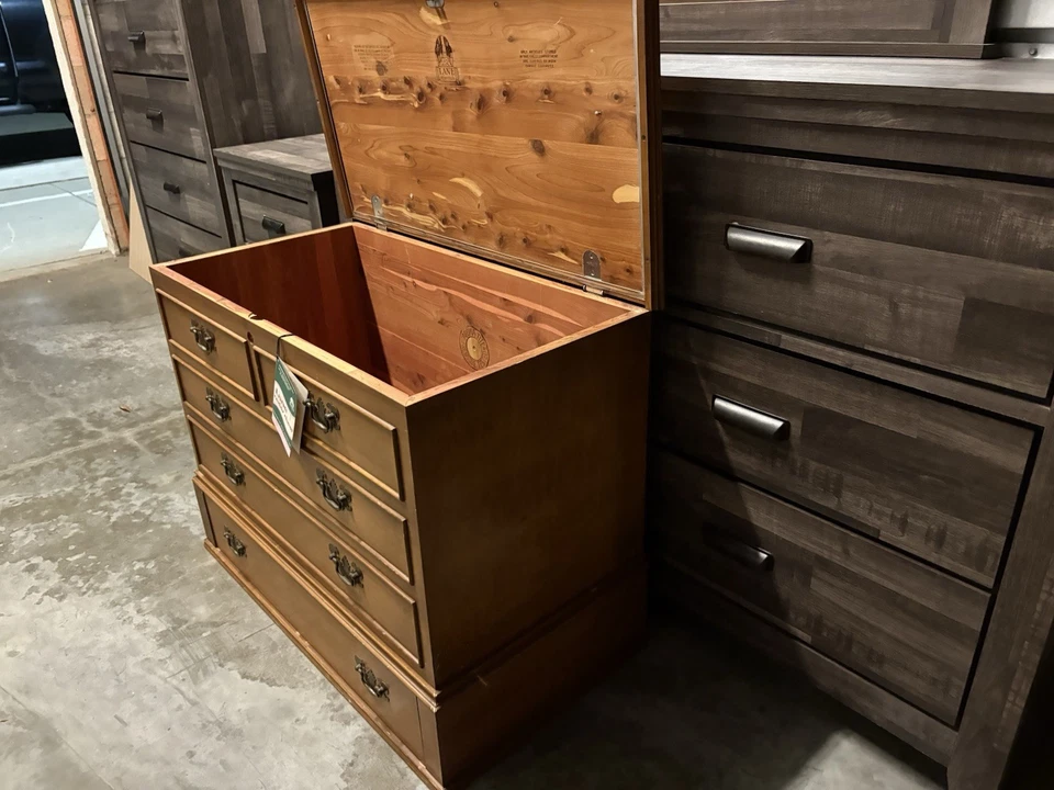 С ЯРЛЫКОМ! 1955 Mid-Century LANE Legacy СУНДУК ИЗ КЕДРА - РЕДКОЕ СОСТОЯНИЕ ТОВАРА ЗАМОК СНЯТ - Изображение 3 из 4