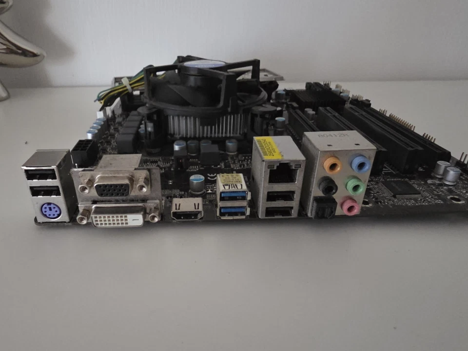 ASRock Mainboard B75 Pro3-M, LGA 1155/SOCKEL H2 / Micro ATX /compatibel i7/i5/i3 - Bild 2 von 2