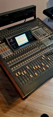 Yamaha 02R Digitalmischpult, Meterbridge, 2x TC UNITY UND 2X ADAT + Teilespender - Bild 1 von 4