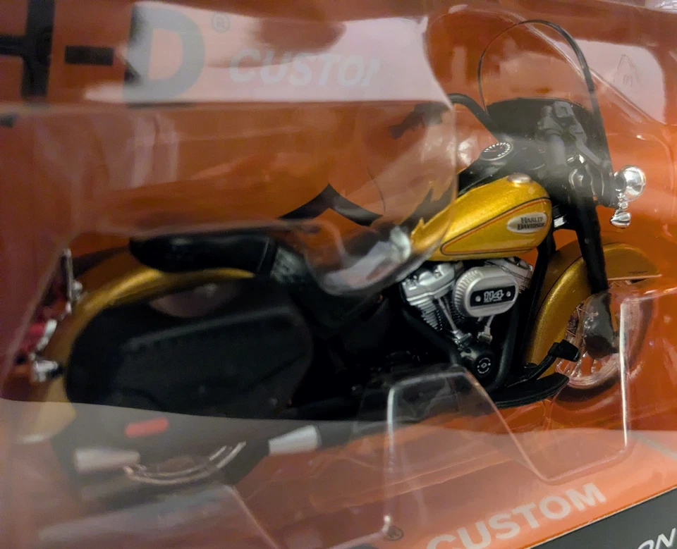 Maisto Harley Davidson 2023 Heritage Classic Series 44 1:18 Die Cast - Image 3 of 4