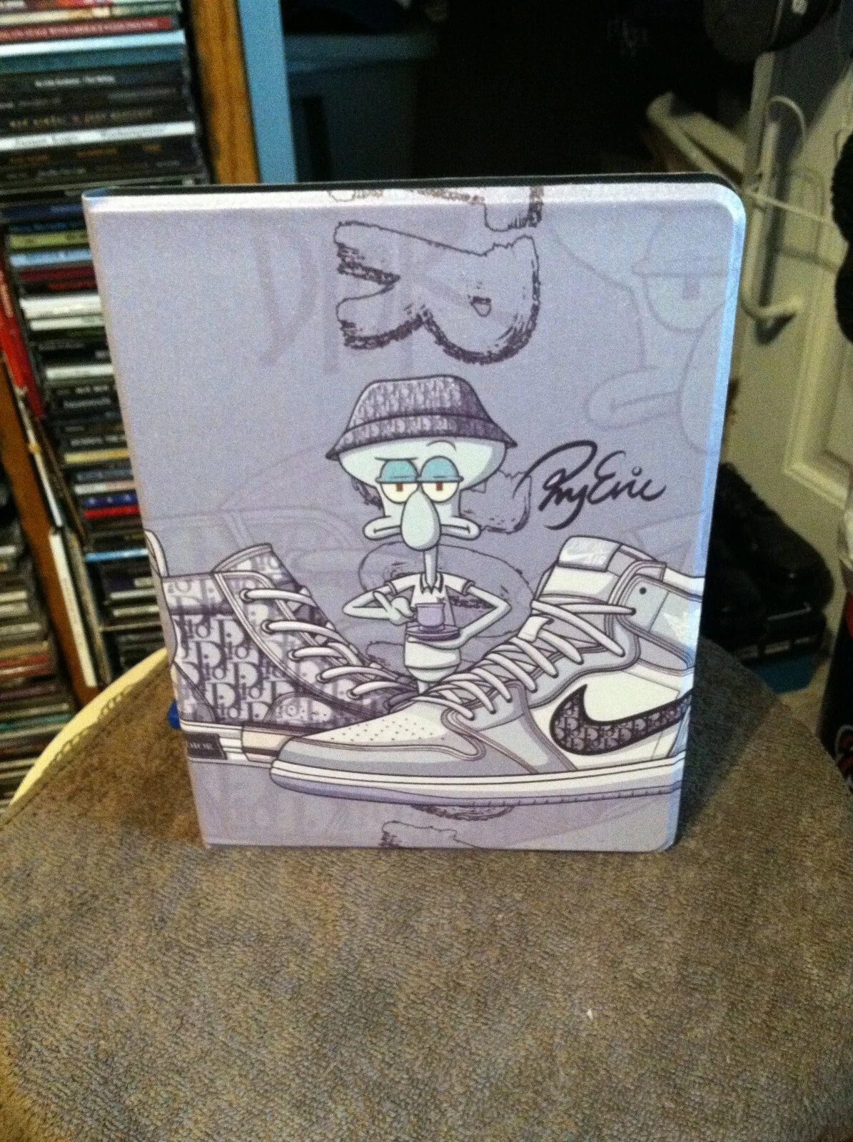 DIOR X JORDAN Custodia Squidward iPad Dior Jordan 10"x7 5" esterna 6 5x9 5 interna nuova mai usata