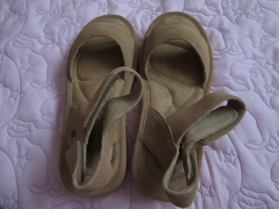 Sandalias Bearpaw Crest Café Helado Talla 10 Nuevas en Caja Foto 3 de 4