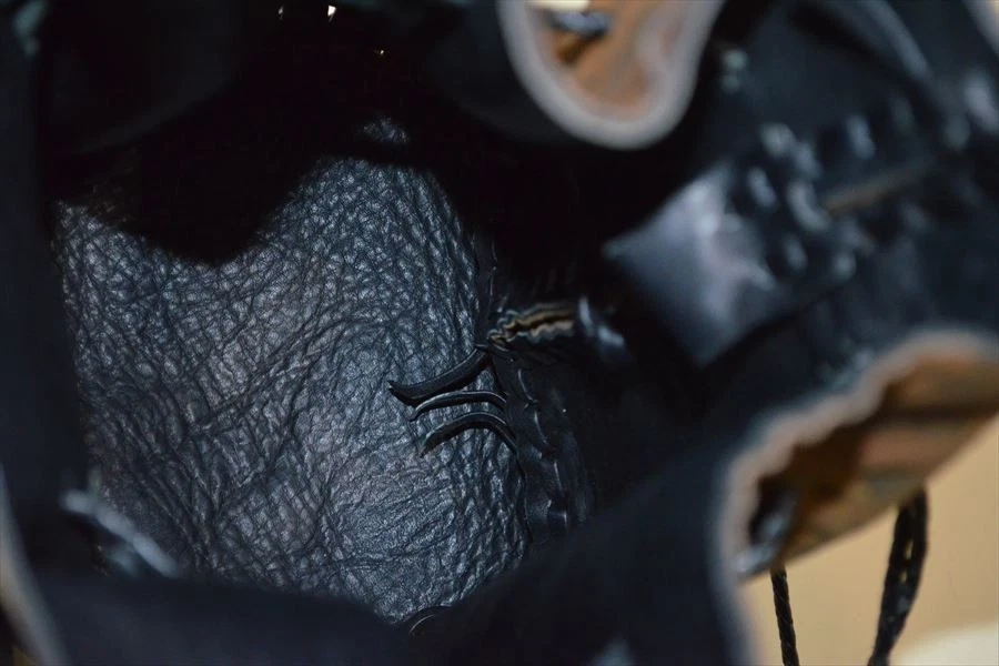 Bolso Bandolera Wendy Nichol New York Flecos Cuero Cubo Cordón USADO Foto 2 de 4