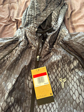 Nike Men s Reptile Print Windbreaker Jacket Full Zip Hooded Gray/Black L