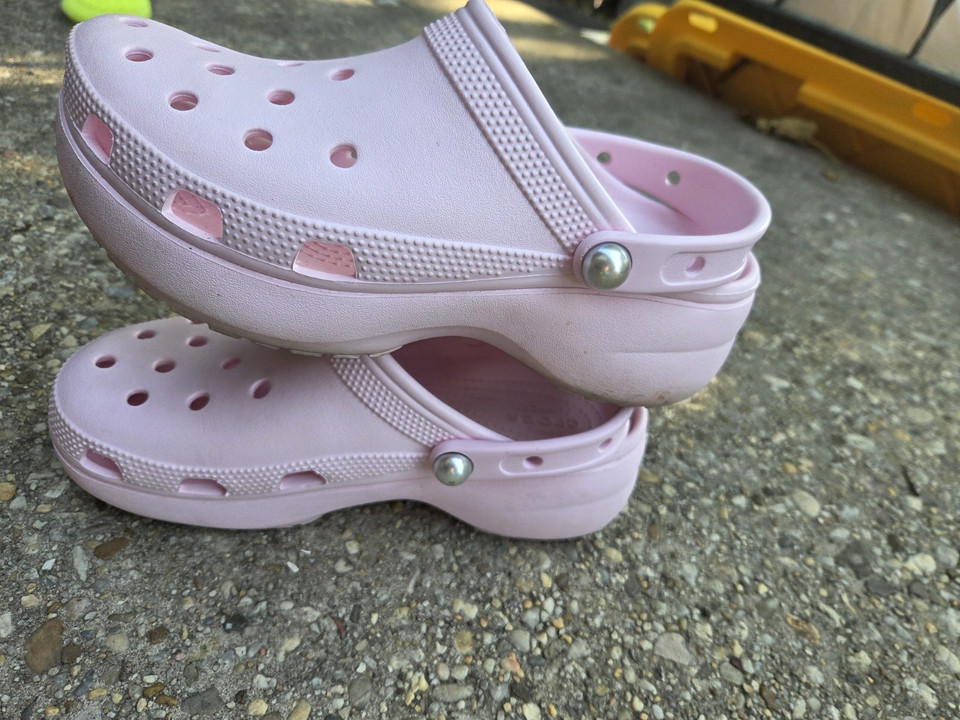 Crocs Pink Classic Clog Sandals Women’s US 8 Slip On Synthetic Upper
