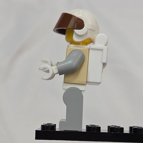 Lego Star Wars Hoth Rebel - Yellow Head, Brown Visor Minifigure sw0016 (7130)