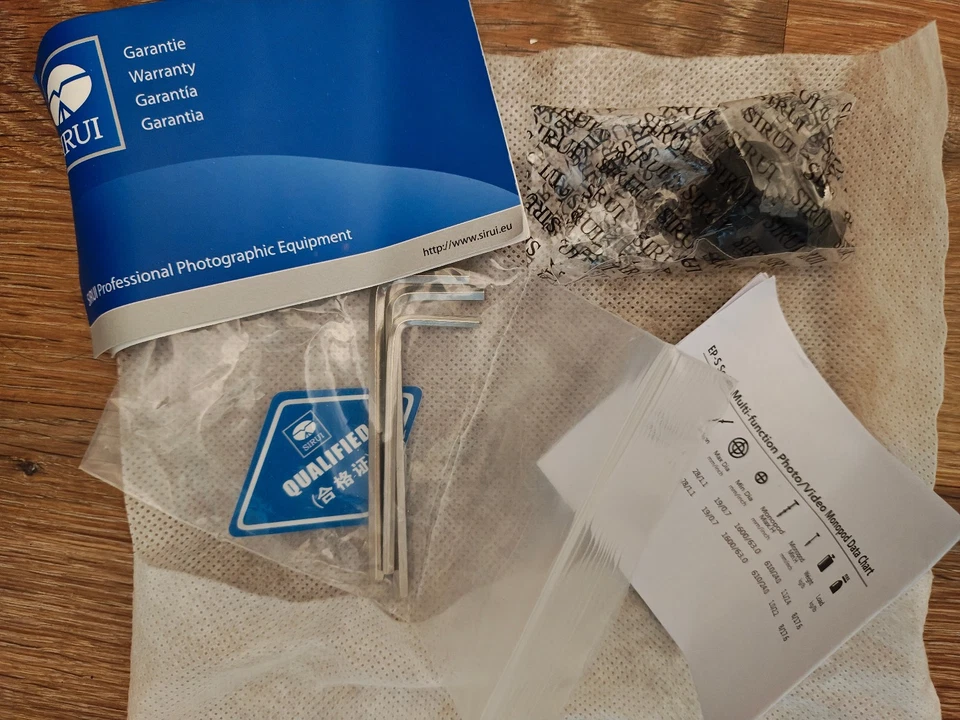 Sirui EP-224S Carbon Fibre Photo/Video Monopod With Support Feet MINT - Image 3 of 3