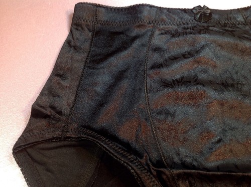 Damenhöschen, Slips ""Eva Cervantes"" Größe L. schwarz weich glänzend Satin mit Dekoration - Bild 3 von 10