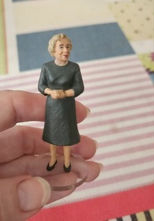 CORGI ICON Special Edition Sculptured Figure Coronation Street Annie Walker