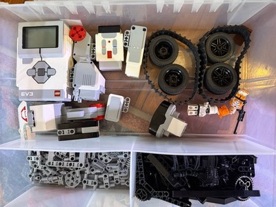 LEGO MINDSTORMS EV3 Works! Requires 6 AA Batteries (not Included) No Manual