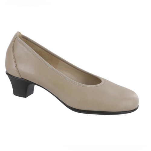 SAS Milano bequeme beige Pumps mit niedrigem Absatz Größe 7
