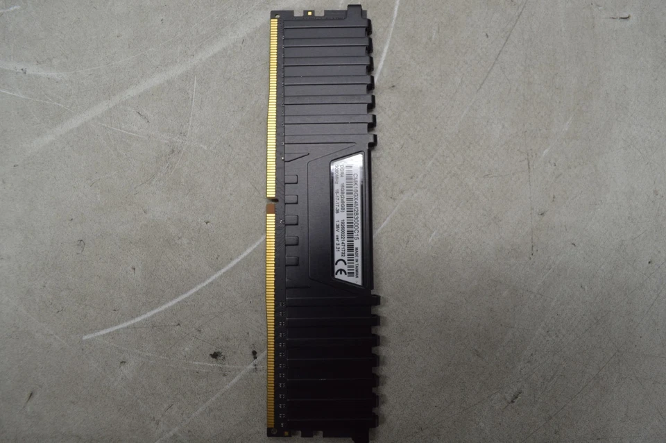 Corsair Vengeance LPX DDR4 3000MHz Memory RAM 16GB(2x8GB) CMK16GXM2B3000C15 - Image 4 of 4