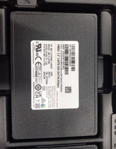 Samsung MZ7L33T8HBLT-00A07 PM893 3.84TB SATA 6Gb/s TLC 2.5" 7mm SSD