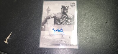 333: 2024 TOPPS SPOTLIGHT FRIEDMAN YANDY DIAZ Auto/Autograph GRAYSCALE FILTER