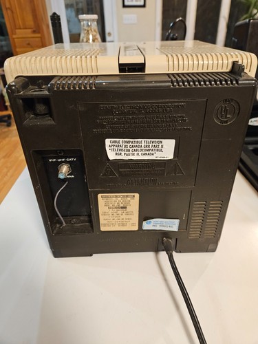 Monitor retro para juegos Zenith Space Command Cube TV F0920A 9" CRT de colección - Imagen 15 de 24