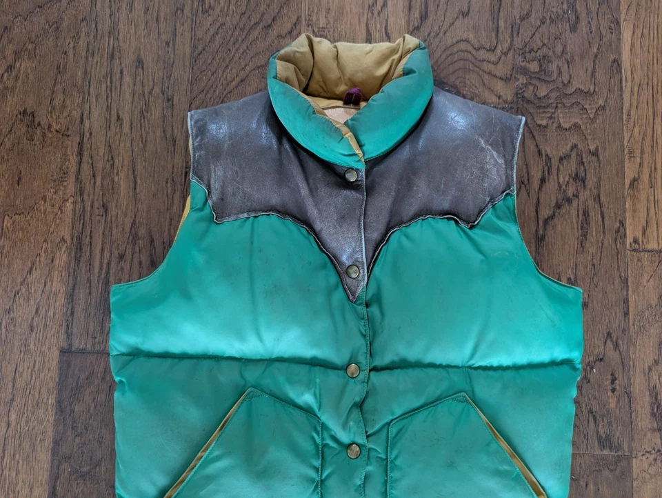 Chaleco de Plumón Vintage Montañas Rocosas Cuero Verde Marrón Años 70 Hecho en EE. UU. Foto 4 de 4