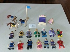 Melissa and Doug Wood Castle Figures People F...
