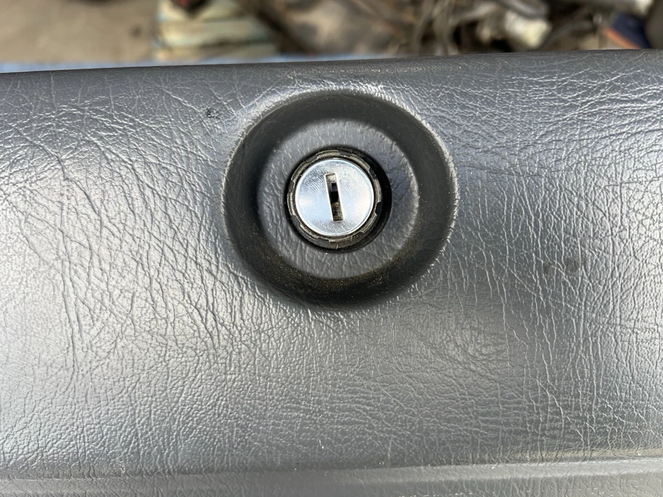 Volvo 740 760 940 1985-1995 conjunto de guantera y cierre tablero gris OEM #4985E Foto 4 de 4