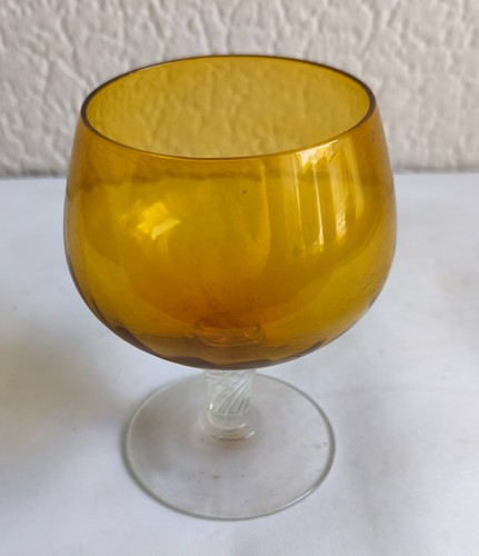 Vidrio de brandy amarillo vintage con vástago de corte transparente - Imagen 2 de 6